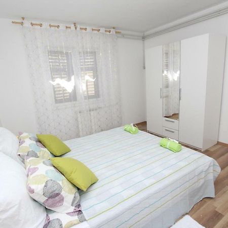 Apartment Paulinic Ровин Екстериор снимка
